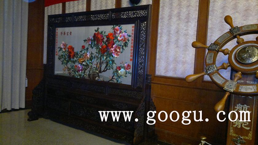 中石化會(huì)議刺繡擺件，中石油公司贈(zèng) 嬌古蘇繡禮品