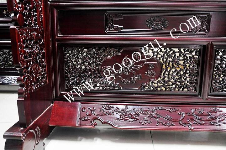 屏風(fēng)底座雕工精細(xì)、油漆的工藝細(xì)致！