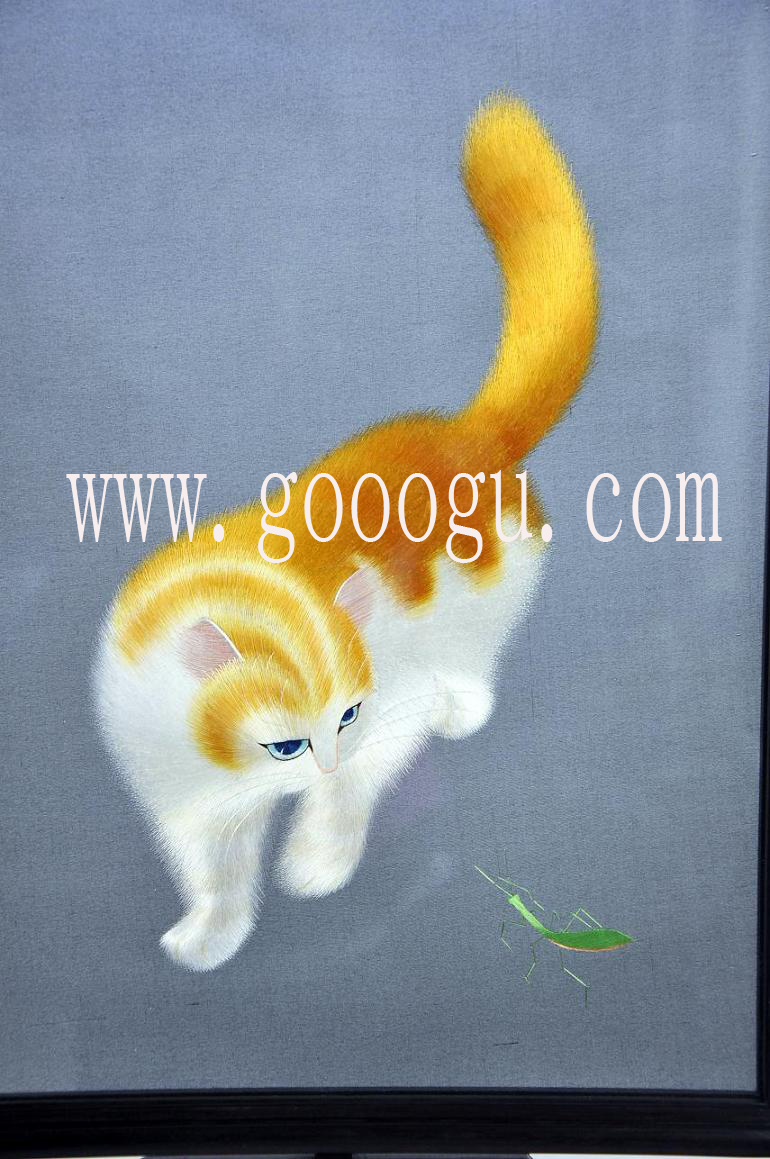 精品繡《貓戲螳螂》繡工精細(xì)！